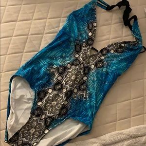 🦚One piece bathing suit 🦚